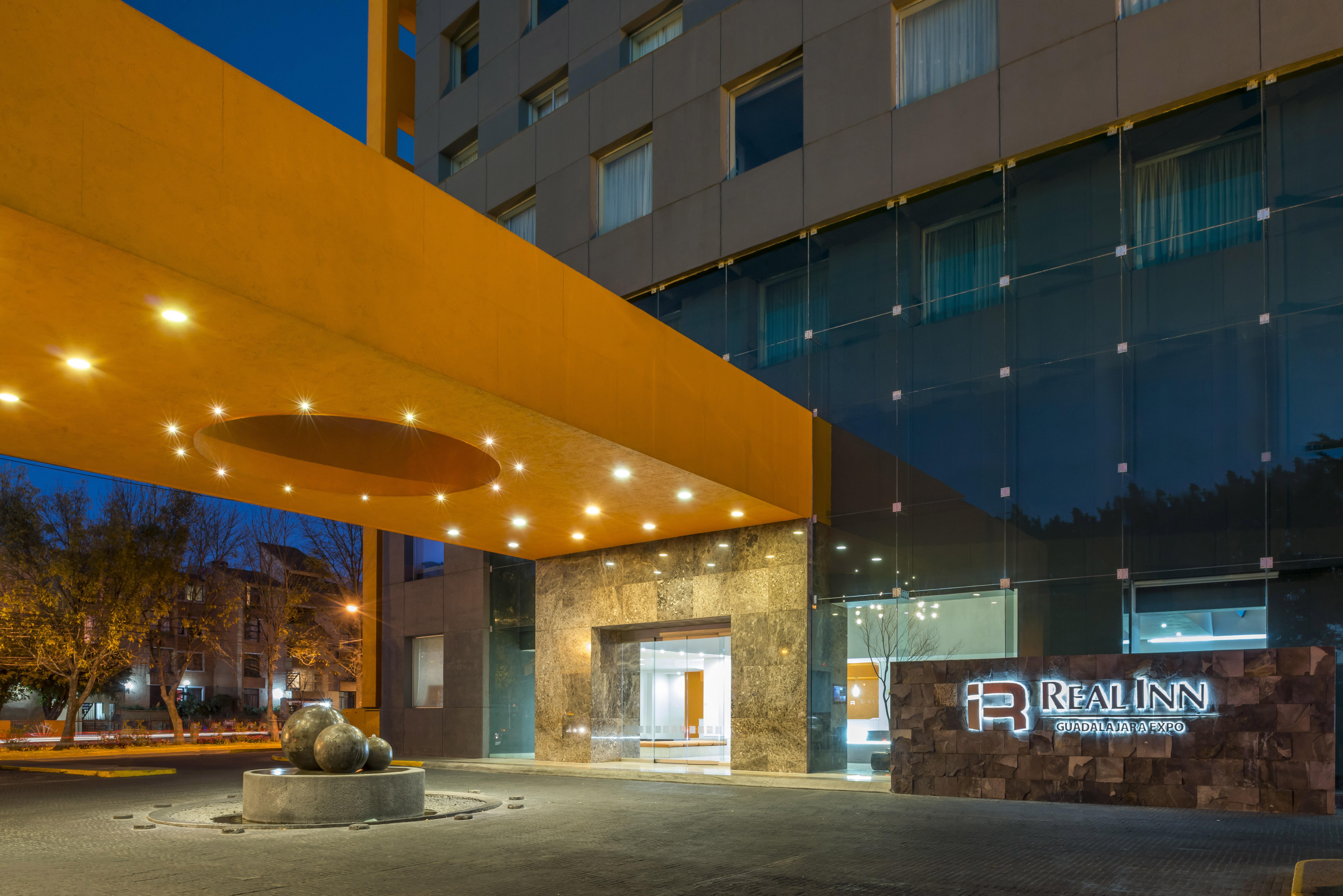 Real Inn Guadalajara Expo Bagian luar foto